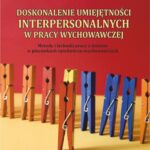 Tytuł: Doskonalenie umiejętności interpersonalnych w pracy wychowawczej. Metody i techniki pracy z dziećmi w placówkach opiekuńczo-wychowawczych.
Autor: Helena Marzec, Michał Stolarczyk, Katarzyna Szymczyk
Wydawnictwo: Uniwersytet Jana Kochanowskiego
Formaty: PDF