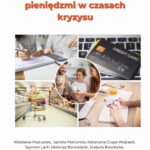 Tytuł: Jak zarządzać pieniędzmi w czasach kryzysu?
Autor: Justyna Broniecka, Mateusz Borowiecki, Katarzyna Ciupa-Wojtasik, Beata Gulczyńska, Joanna Janowicz, Grzegorz Kaliszuk, Szymon Lach, Jarek Łojewski, Łukasz Maliszewski, Sandra Martynów, Paweł Pilarczyk, Agata Trzcińska, Wiesława Pastuszek
Wydawnictwo: Twój biznes od podstaw
Formaty: PDF, EPUB