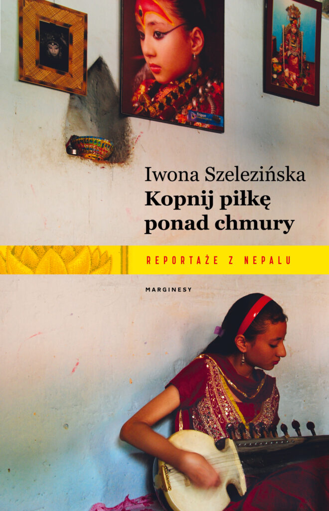 Kopnij piłkę ponad chmury. Reportaże z Nepalu — okładka