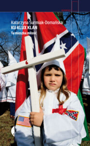 Tytuł: Ku Klux Klan. Tu mieszka miłość
Autor: Katarzyna Surmiak-Domańska
Wydawnictwo: Wydawnictwo Czarne
Formaty: EPUB, MOBI