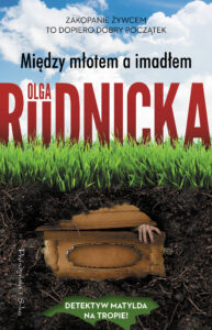 Tytuł: Między młotem a imadłem
Autor: Olga Rudnicka
Wydawnictwo: Prószyński Media
Formaty: EPUB, MOBI