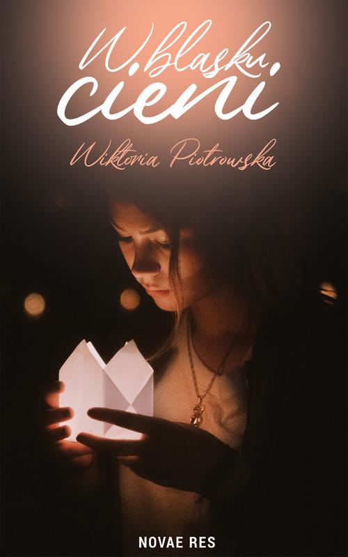 W blasku cieni — okładka e-booka