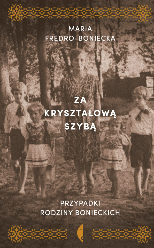 Tytuł: Za kryształową szybą. Przypadki rodziny Bonieckich
Autor: Maria Fredro-Boniecka
Wydawnictwo: Wydawnictwo Czarne
Formaty: EPUB, MOBI