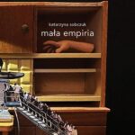 Tytuł: Mała empiria
Autor: Katarzyna Sobczuk
Wydawnictwo: Dowody
Formaty: EPUB, MOBI