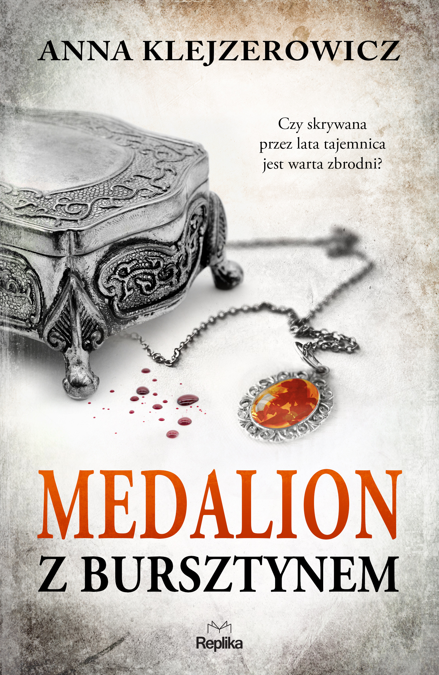 Tytuł: Medalion z bursztynem
Autor: Anna Klejzerowicz
Wydawnictwo: Replika
Formaty: EPUB, MOBI